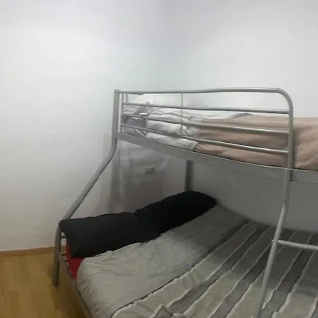 Habitación privada con cama doble. *