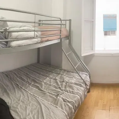 Habitación privada con cama doble. *