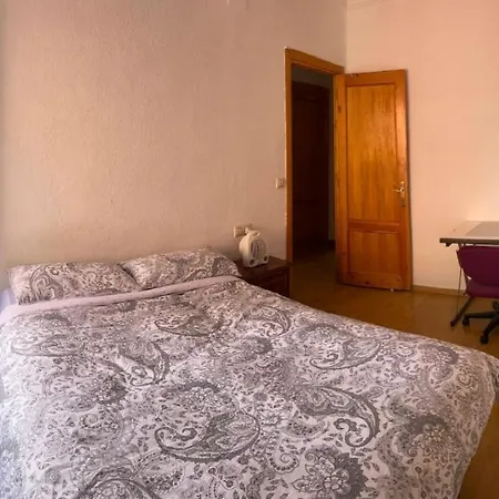 Habitación privada con cama doble. Valencia